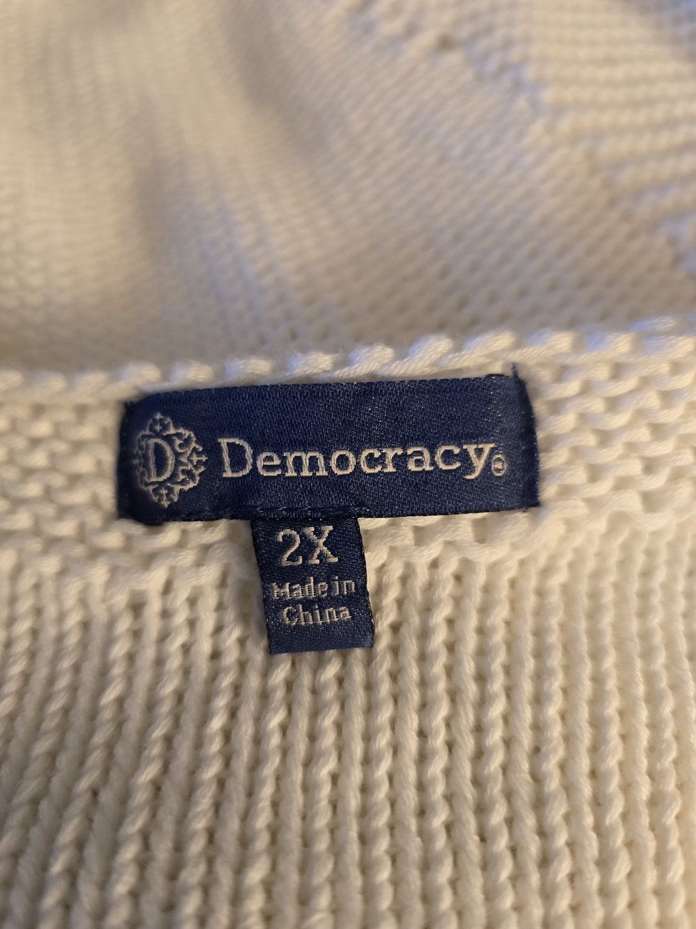 Democracy White V-Neck Crochet Sleeve Sweater 2X NWT - Picture 4 of 6